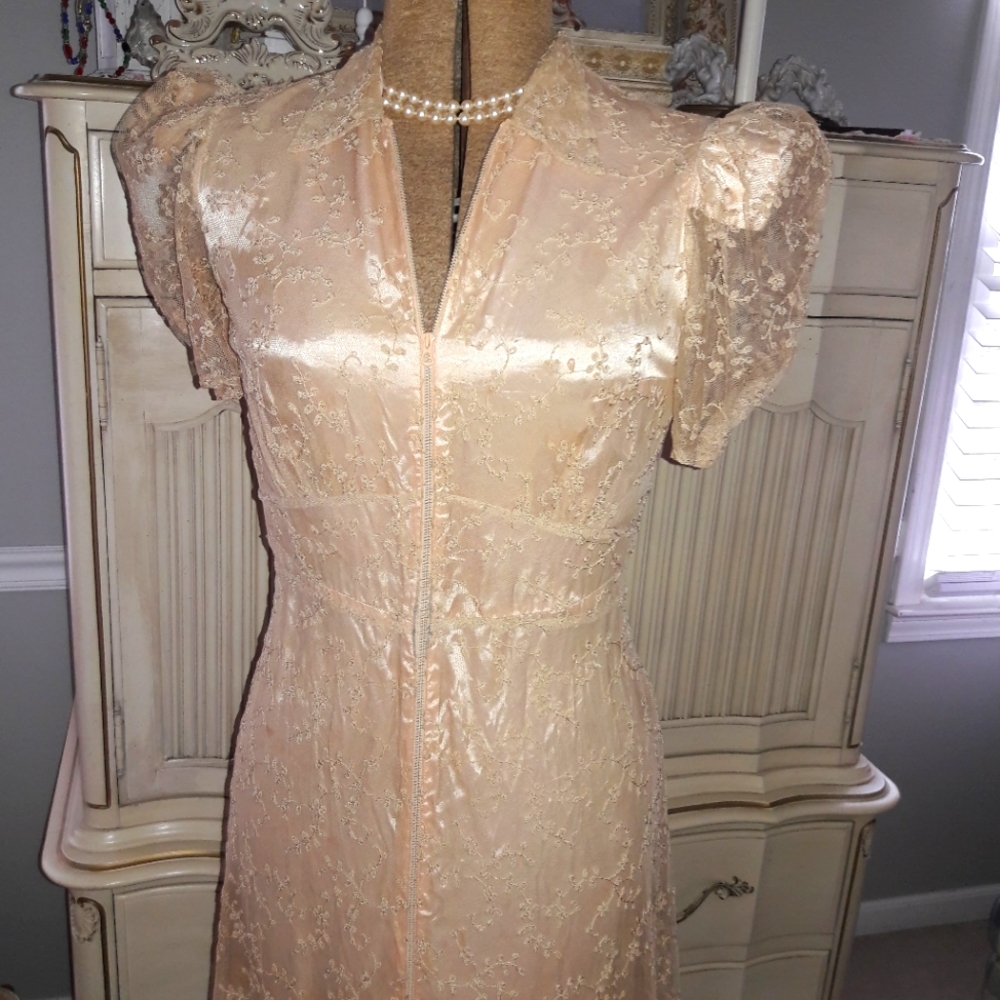 STUNNINF, RARE 1930S "ARTEX" DRESSING GOWN. OLD HOLLYWOOD GLAMOUR!💘